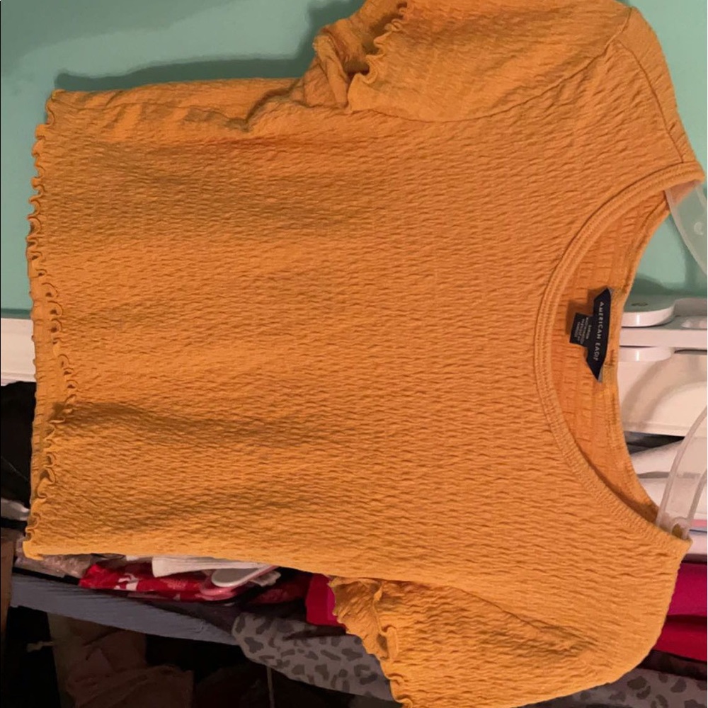 Ribbed and ruffled cropped shirt